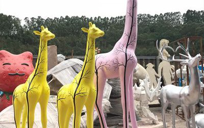 游樂場(chǎng)大型彩繪玻璃鋼長頸鹿雕塑