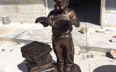 學(xué)校創(chuàng)意玻璃鋼仿銅小男孩看書(shū)雕塑