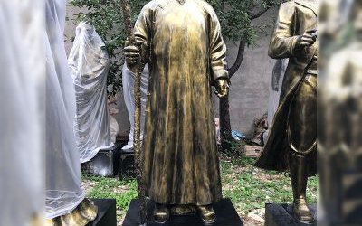 校園名人現(xiàn)代繪畫(huà)大師玻璃鋼仿銅齊白石雕塑