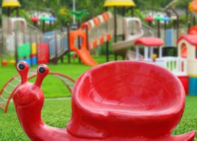幼兒園玻璃鋼創意抽象蝸牛雕塑