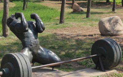 廣場公園舉重運(yùn)動(dòng)員玻璃鋼仿銅雕塑