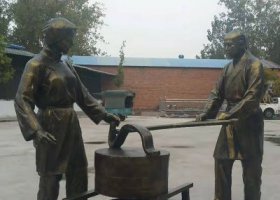 戶外景區玻璃鋼仿銅民俗磨豆子的人物雕塑